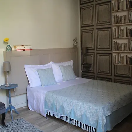 Une Chambre en Ville-2