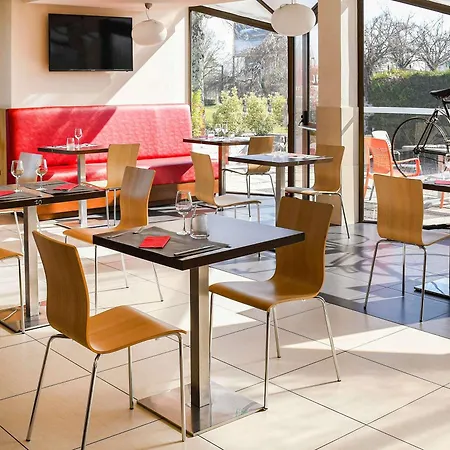 ibis Saintes-3